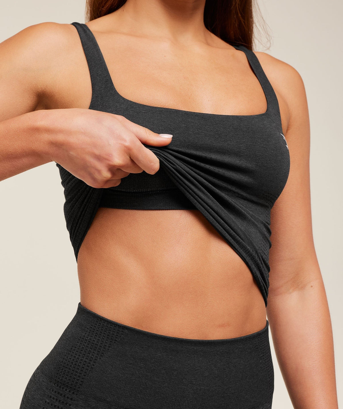 Vital Seamless Tank With Shelf